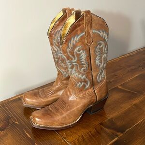 NOCONA BOOTS. Style NL 5009. Size 7 1/2 cowboy boots. Only worn 4 times.